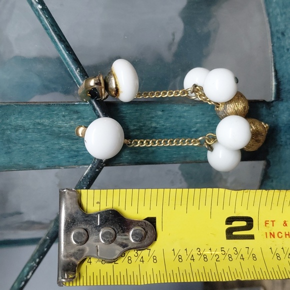 Vintage White and Gold Dangle Clip On Earrings - Picture 4 of 5